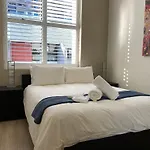 Chic Apartment Near Sydney Harbour