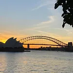 Chic Apartment Near Sydney Harbour
