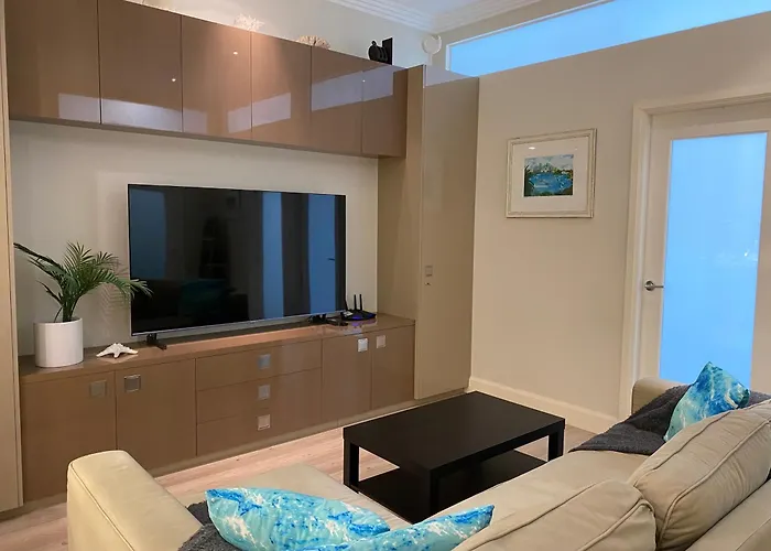Chic Apartment Near Sydney Harbour